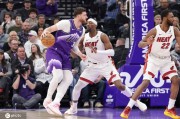 努尔基奇连场三双阿德巴约26+15 热火31分大胜爵士